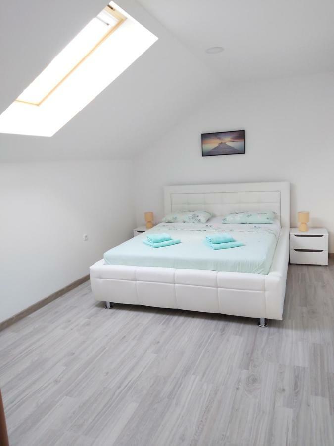 Apartmani Brigita Korenica Eksteriør bilde
