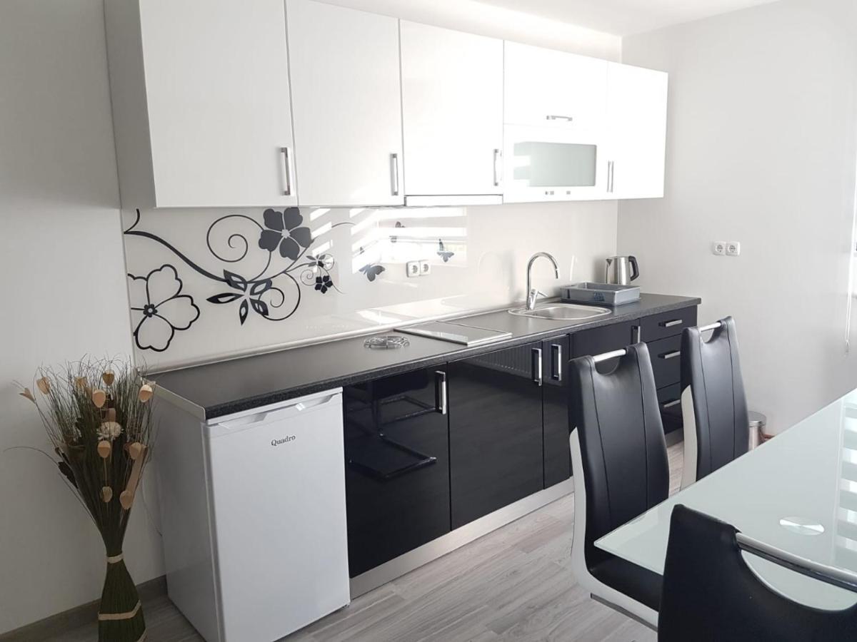 Apartmani Brigita Korenica Eksteriør bilde
