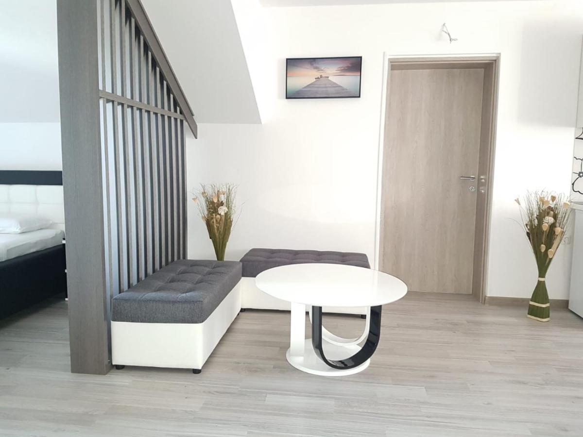 Apartmani Brigita Korenica Eksteriør bilde