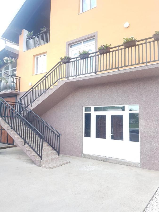 Apartmani Brigita Korenica Eksteriør bilde