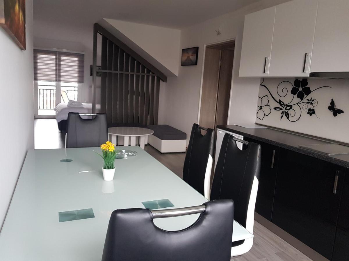 Apartmani Brigita Korenica Eksteriør bilde