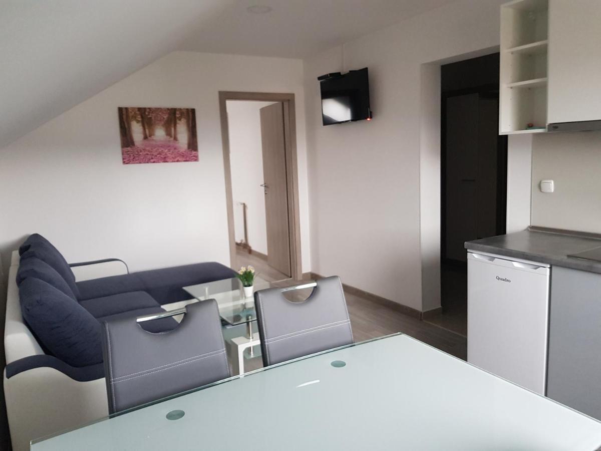 Apartmani Brigita Korenica Eksteriør bilde
